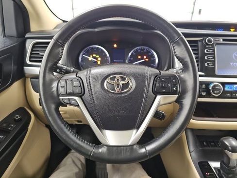 Used 2014 Toyota Highlander XLE image 17