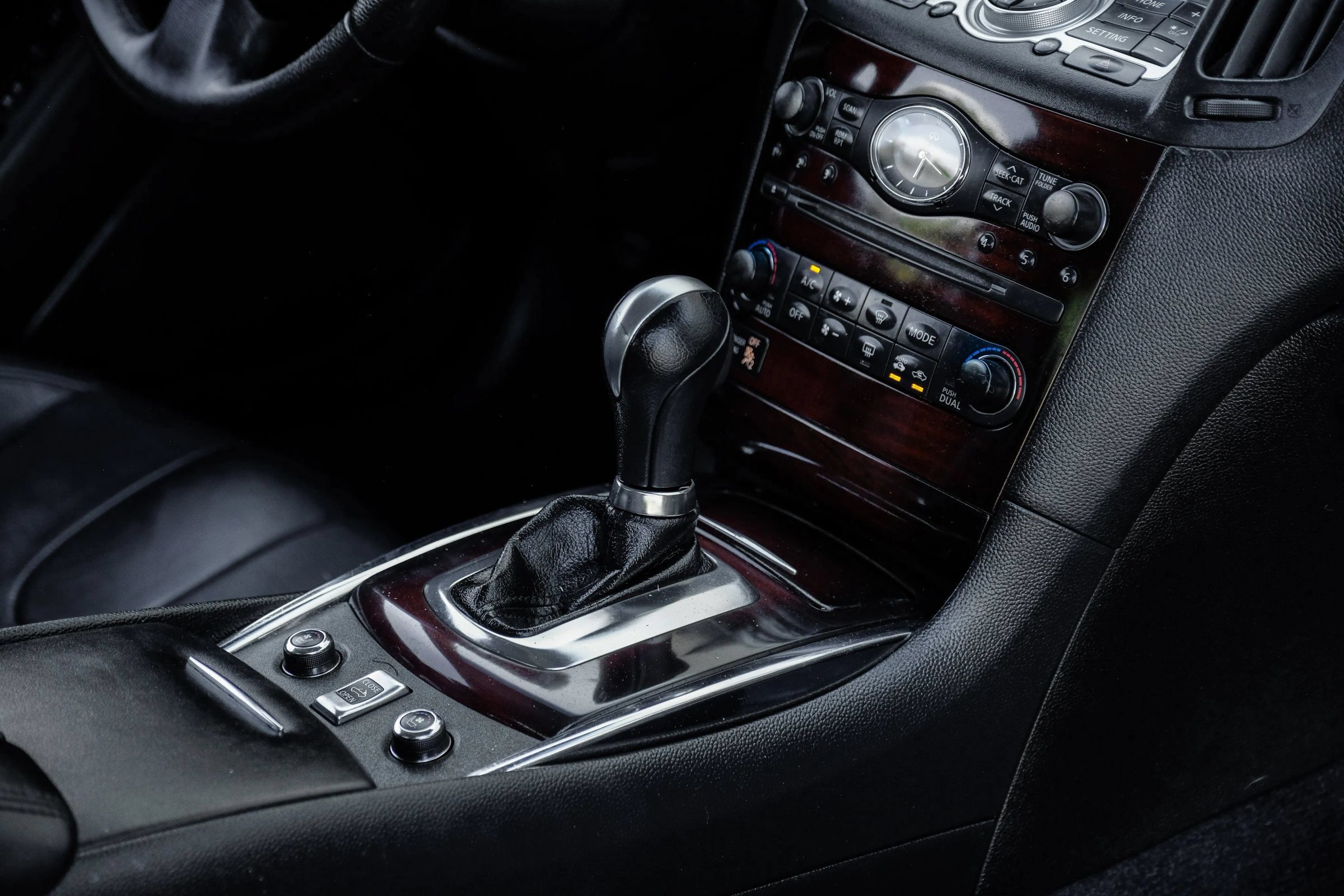Used 2015 INFINITI Q60 Convertible w/ Premium Package RWD image 29