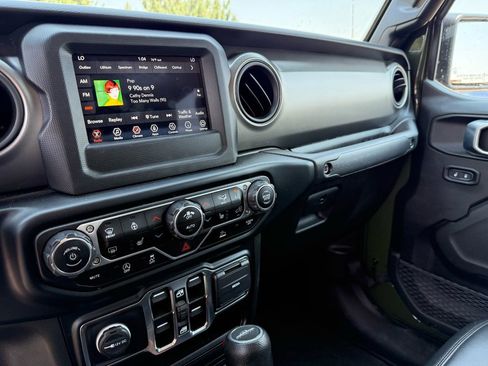 Used 2023 Jeep Gladiator Sport image 33