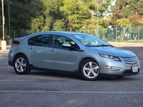 Used 2013 Chevrolet Volt FWD image 4