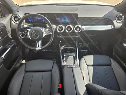 Used 2024 Mercedes-Benz EQB 300 4MATIC image 12