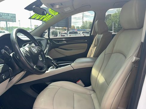 Used 2018 Buick Enclave Essence FWD image 21