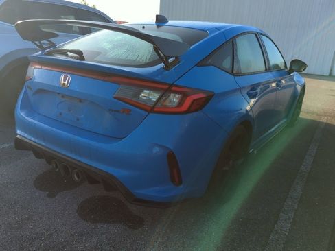 Used 2024 Honda Civic Type R image 3
