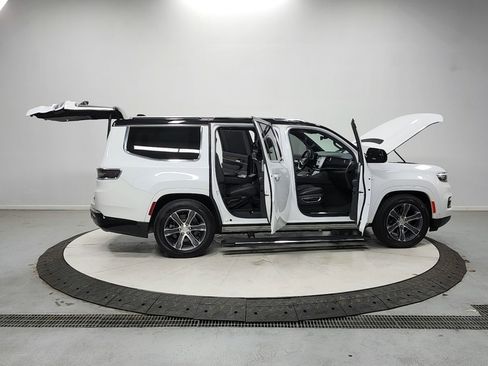 Used 2023 Jeep Grand Wagoneer 4WD image 16