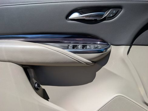Used 2023 Cadillac XT4 Luxury w/ LPO, Onyx Lite Package AWD/4WD image 16