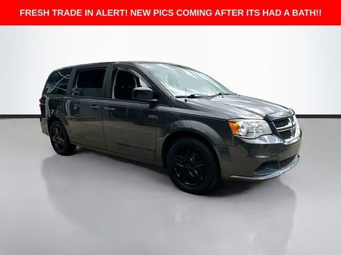 Used 2019 Dodge Grand Caravan SE w/ UConnect Hands-Free Group FWD image 4