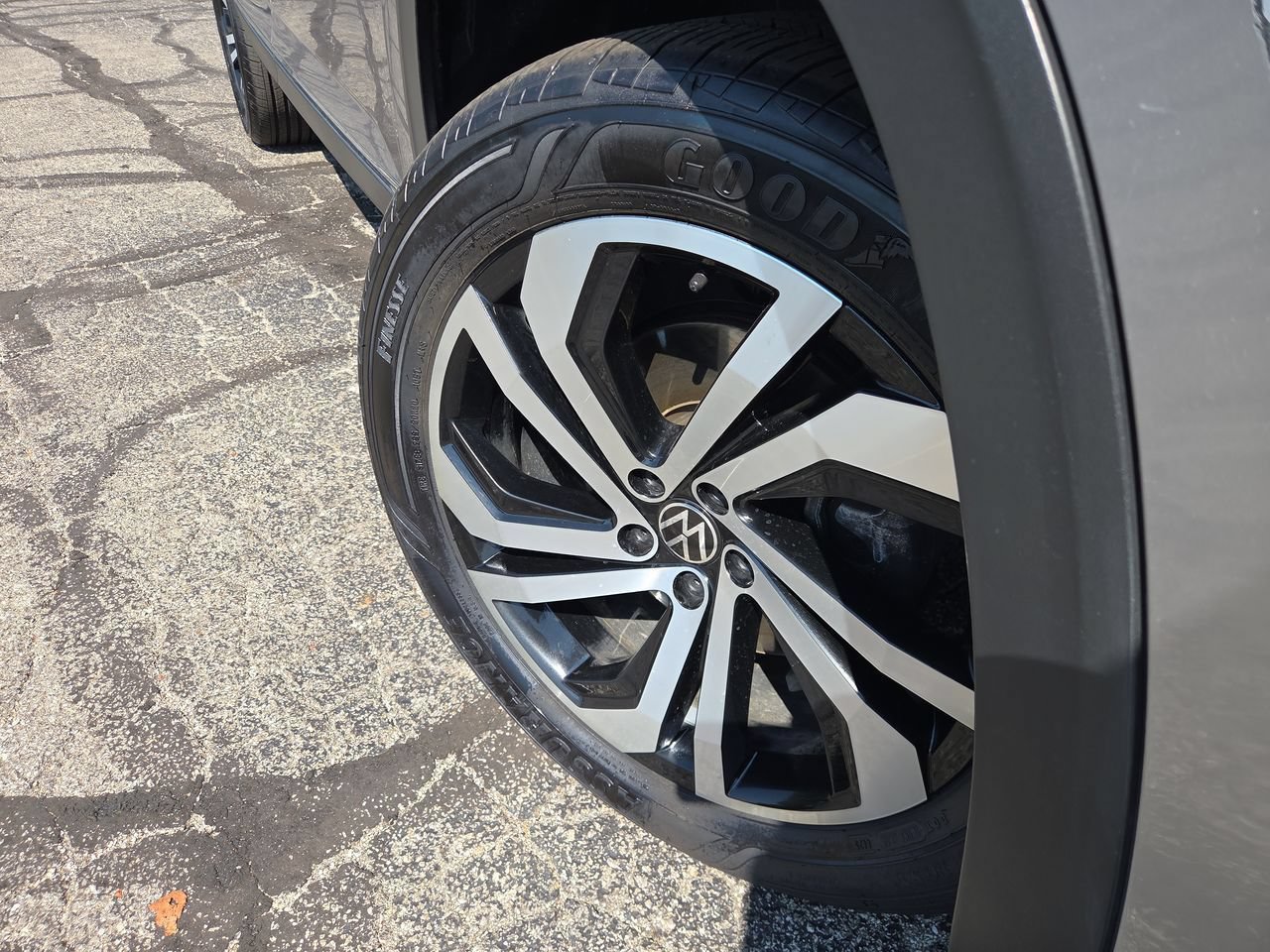 Used 2022 Volkswagen Atlas SEL AWD/4WD image 11
