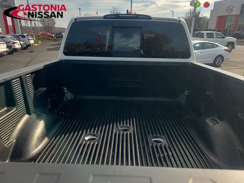Used 2024 Nissan Titan SV w/ SV Convenience Package image 21