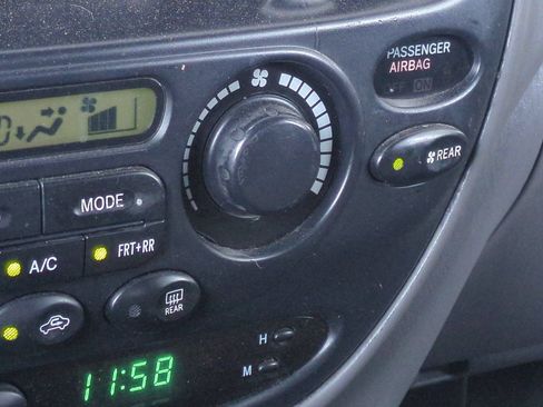Used 2005 Toyota Sequoia SR5 AWD/4WD image 29