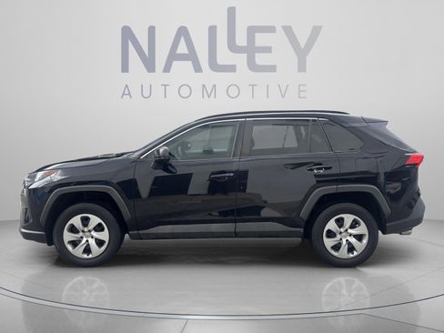 Used 2021 Toyota RAV4 LE FWD image 4