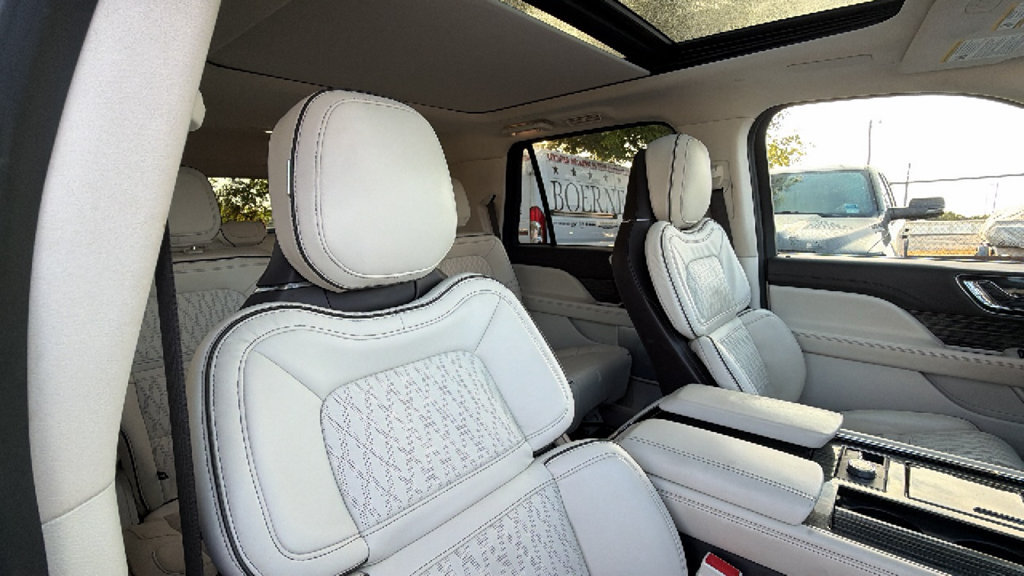 Used 2022 Lincoln Navigator Black Label AWD/4WD image 32