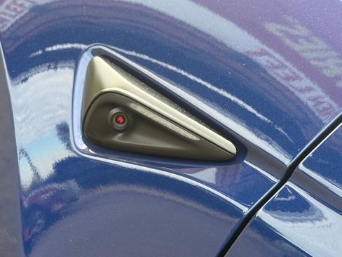 Used 2023 Tesla Model Y Performance image 37