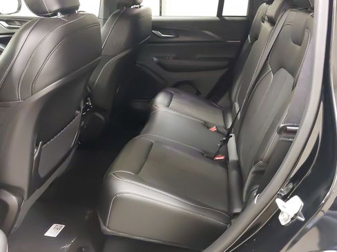 New 2025 Jeep Grand Cherokee Altitude image 38