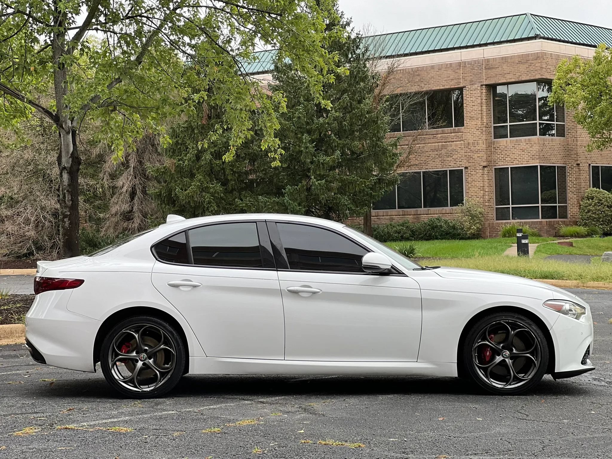 Used 2019 Alfa Romeo Giulia Ti Sport w/ Quick Order Package 22S Sport AWD/4WD image 6