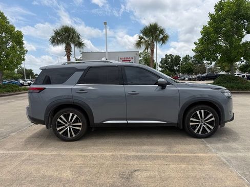 Used 2023 Nissan Pathfinder Platinum FWD image 6