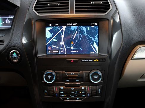 Used 2019 Ford Explorer XLT w/ Equipment Group 201A FWD image 24