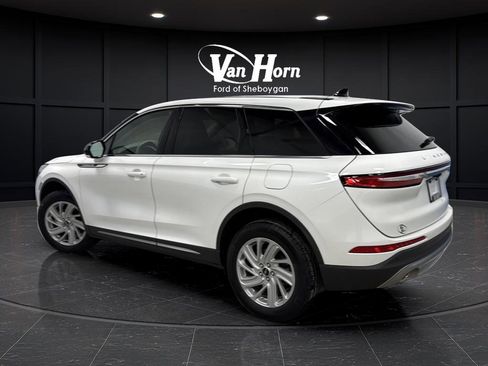 Used 2023 Lincoln Corsair AWD image 3