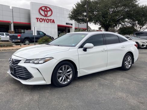 Used 2022 Toyota Avalon XLE image 1