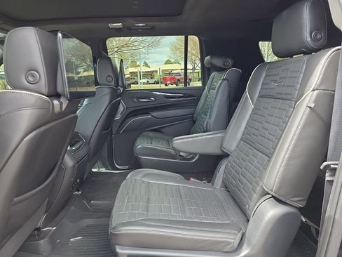 Used 2023 Cadillac Escalade ESV V image 17