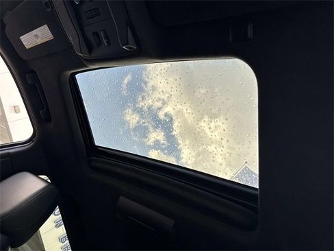 Used 2016 Cadillac Escalade Platinum image 24