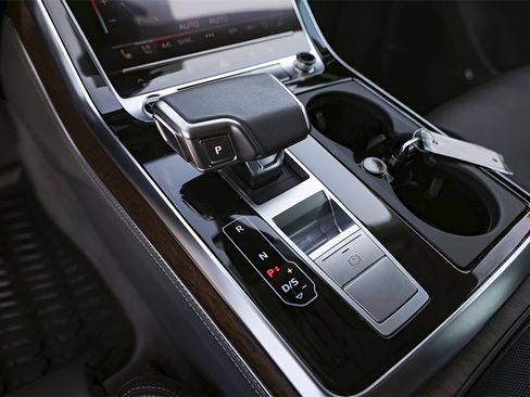 Used 2024 Audi Q8 Prestige image 23