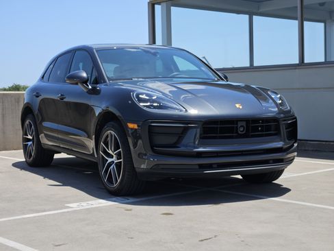 Certified 2026 Porsche Macan AWD/4WD image 10
