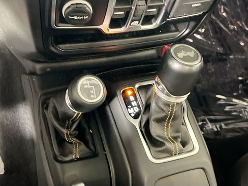 Used 2021 Jeep Wrangler Unlimited Sahara AWD/4WD image 17
