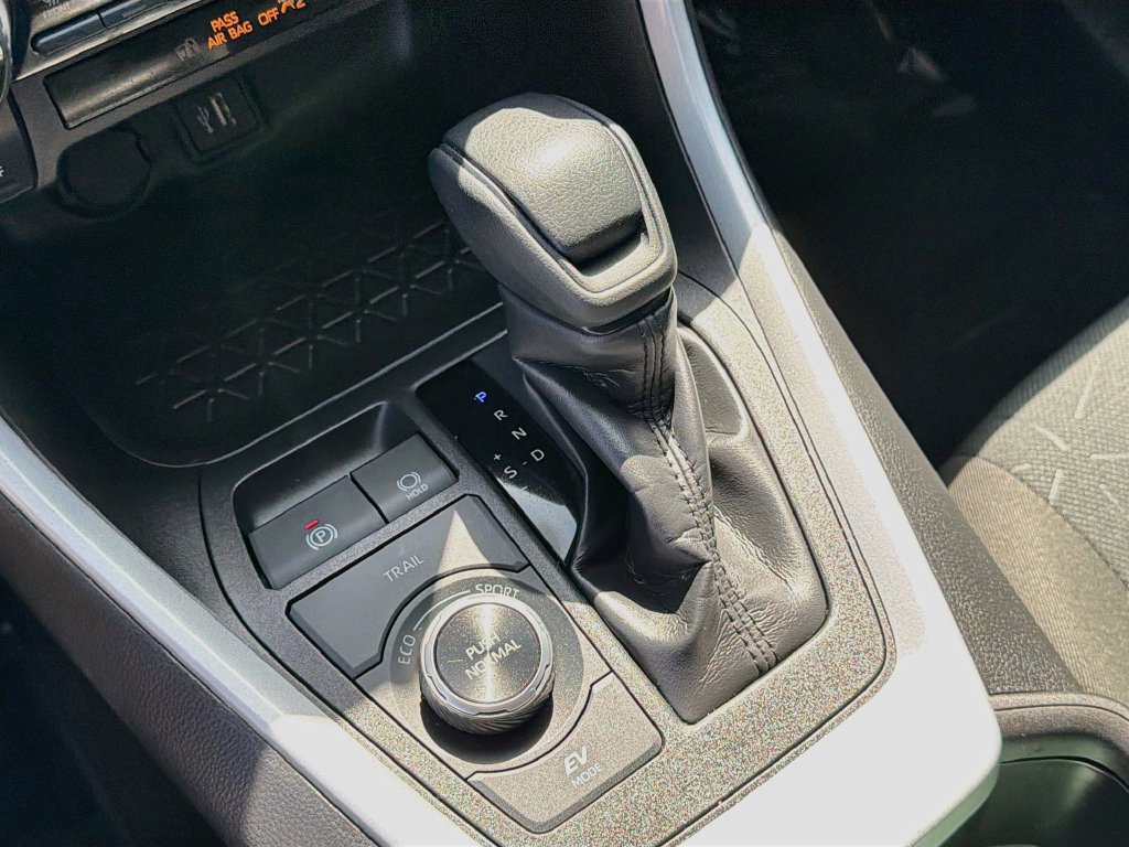 Used 2023 Toyota RAV4 XLE AWD/4WD image 15
