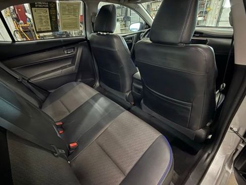 Used 2018 Toyota Corolla SE w/ Carpet Mat Package (TMS) FWD image 26