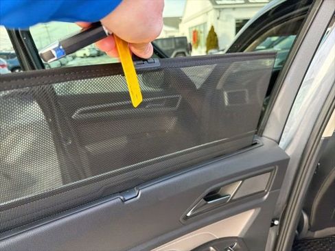 Certified 2023 Volkswagen Atlas SE w/ Black Wheel Package image 15