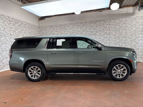 Used 2023 Chevrolet Suburban Premier image 6