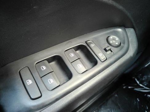 Used 2023 Hyundai Venue SE FWD image 31