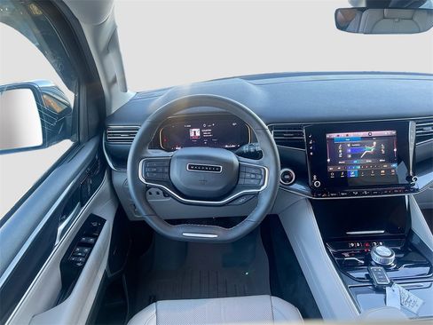 Used 2024 Jeep Wagoneer 4WD w/ Premium Group I image 24