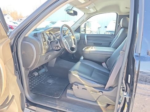 Used 2014 Chevrolet Silverado 2500 LT w/ Interior Plus Package image 14