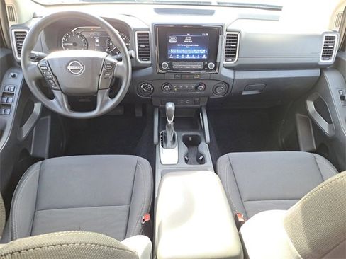 Used 2023 Nissan Frontier SV image 10