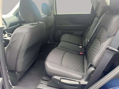 Used 2024 Nissan Pathfinder SV FWD image 11