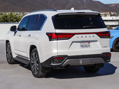 Used 2025 Lexus LX 600 4WD w/ Luxury Package image 4