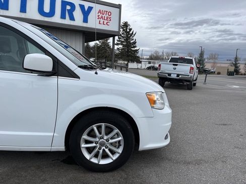 Used 2018 Dodge Grand Caravan SXT image 25