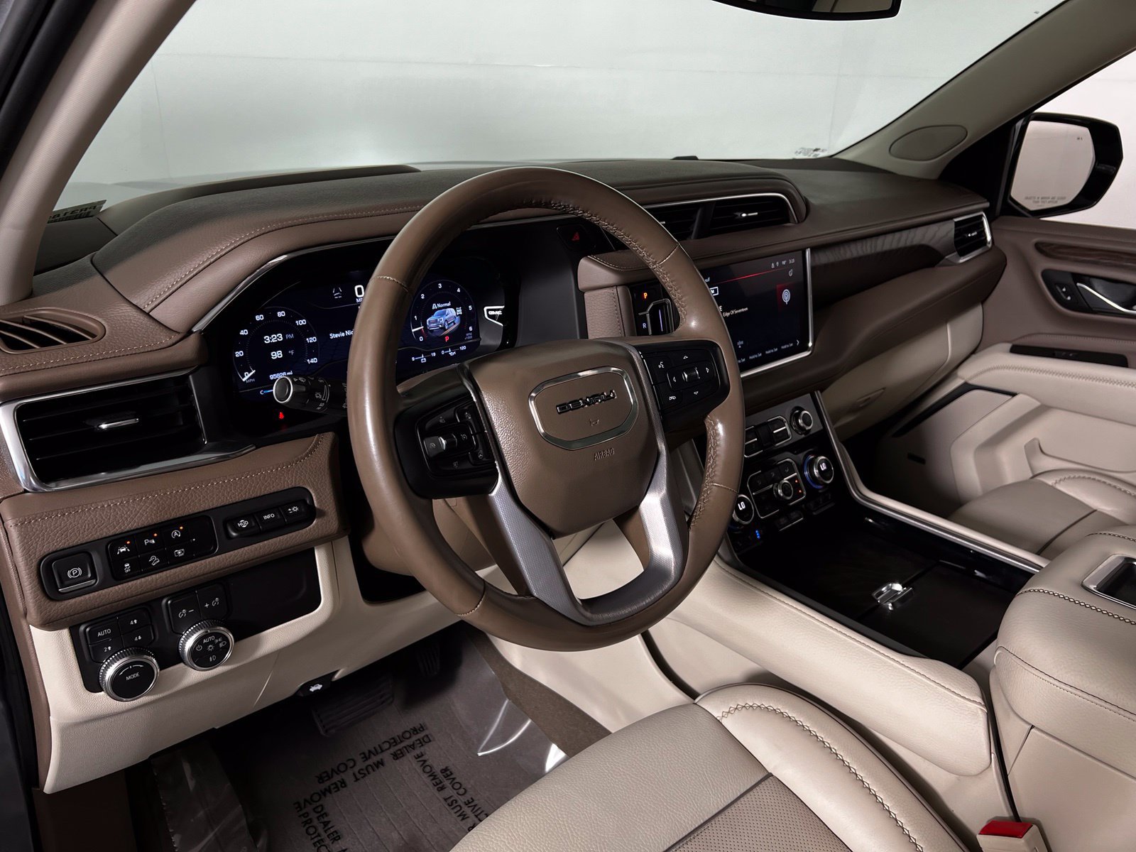 Used 2023 GMC Yukon XL Denali AWD/4WD image 12