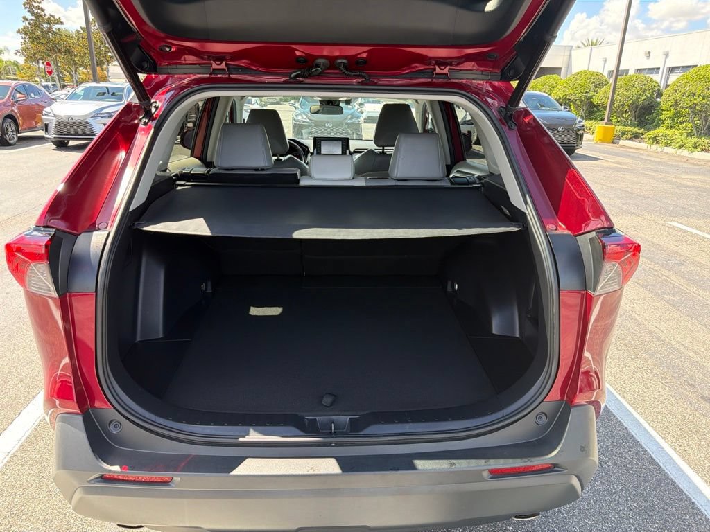 Used 2021 Toyota RAV4 XLE Premium FWD image 8