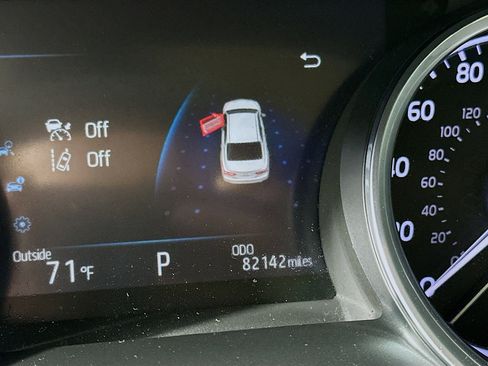 Used 2018 Toyota Camry XLE image 19