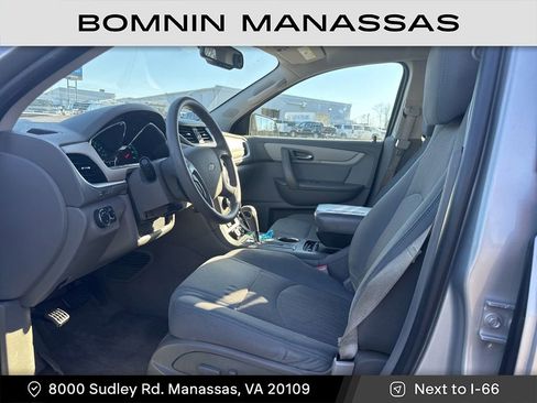 Used 2017 Chevrolet Traverse LS image 2