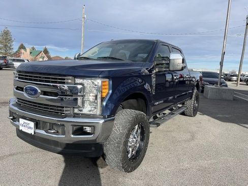 Used 2017 Ford F250 Lariat w/ Chrome Package image 4