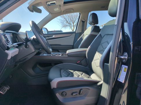 Used 2024 Volkswagen Atlas Peak Edition SE image 18