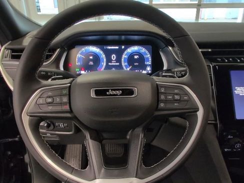 New 2025 Jeep Grand Cherokee Laredo X w/ Luxury Tech Group I AWD/4WD image 16