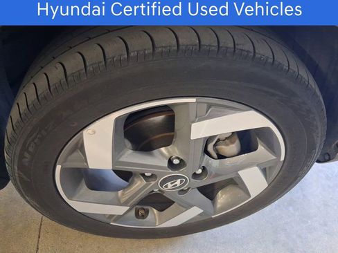 Certified 2025 Hyundai Venue SEL image 30