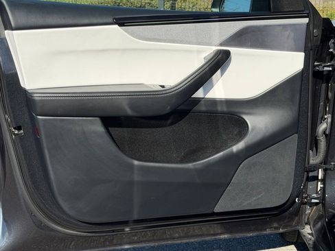 Used 2026 Tesla Model Y Long Range image 15