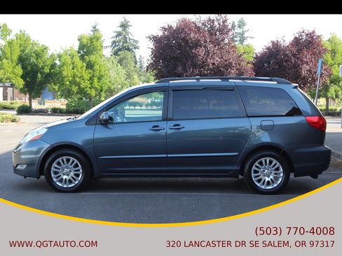Used 2010 Toyota Sienna XLE Limited FWD image 2