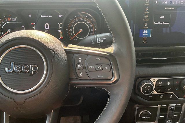 Used 2025 Jeep Gladiator Sport AWD/4WD image 16