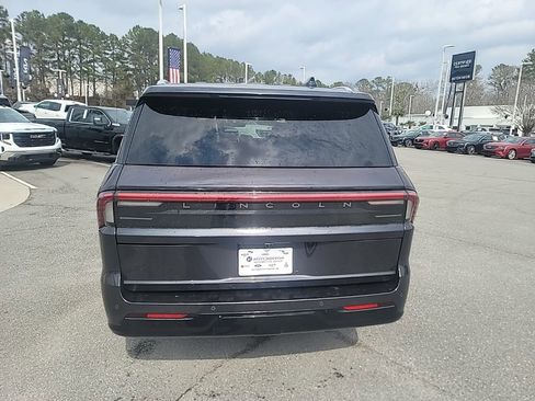 Used 2025 Lincoln Navigator Reserve image 6